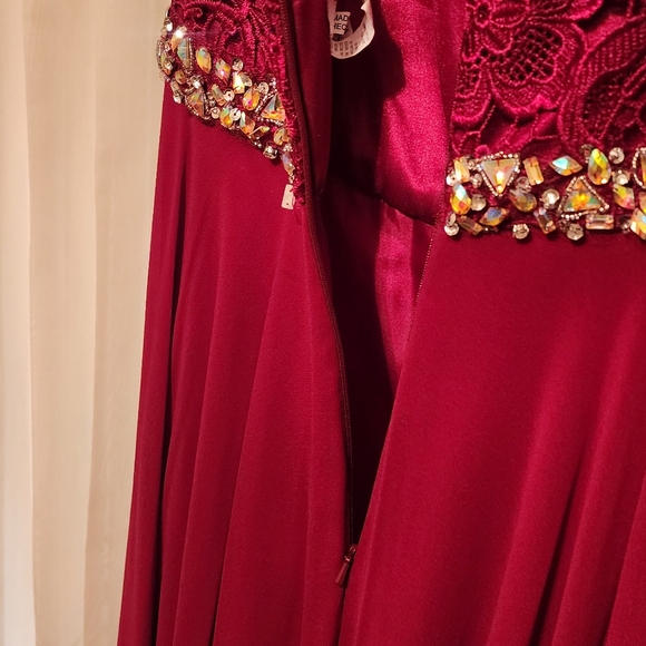 Let's Dress Maxi in Burgundy - Picture 6 of 7